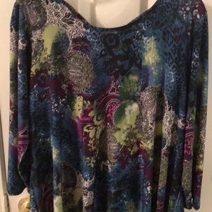 Beautiful Fall top long sleeves w/ open back